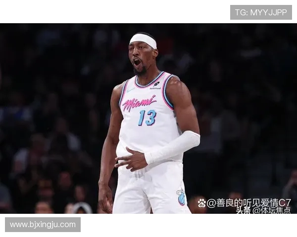 亚特兰大老鹰迎战劲敌,力争季后赛席位,全力拼搏展现团队风采 亚特兰大老鹰迎战劲敌,力争季后赛席位,全力拼搏展现团队风采