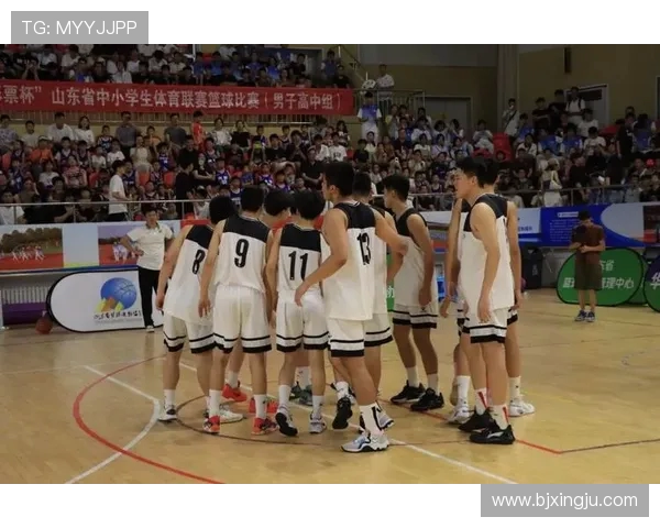 篮球点燃青春激情谱写团队拼搏与梦想的壮丽篇章