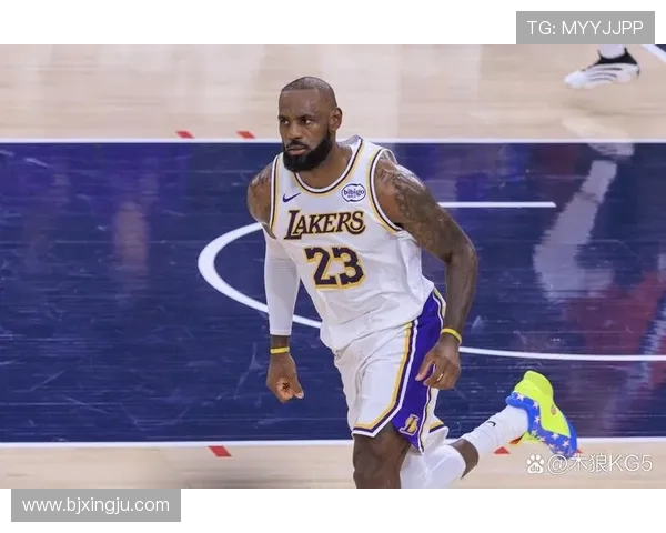 12月8日火箭对阵湖人精彩回顾及赛后分析展望未来比赛走势