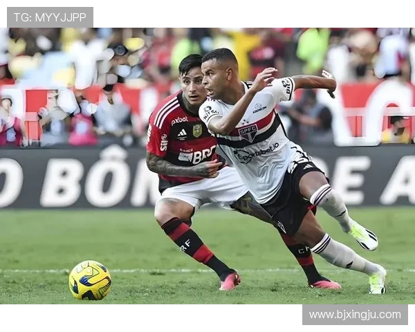 巴西亚与巴西国际的精彩对决揭示足球战术与团队协作的完美结合 巴西亚与巴西国际的精彩对决揭示足球战术与团队协作的完美结合